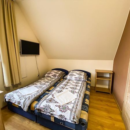 Bed and Breakfast Osrodek Wczasowo-Kolonijny Gron Бялы-Дунаец Экстерьер фото