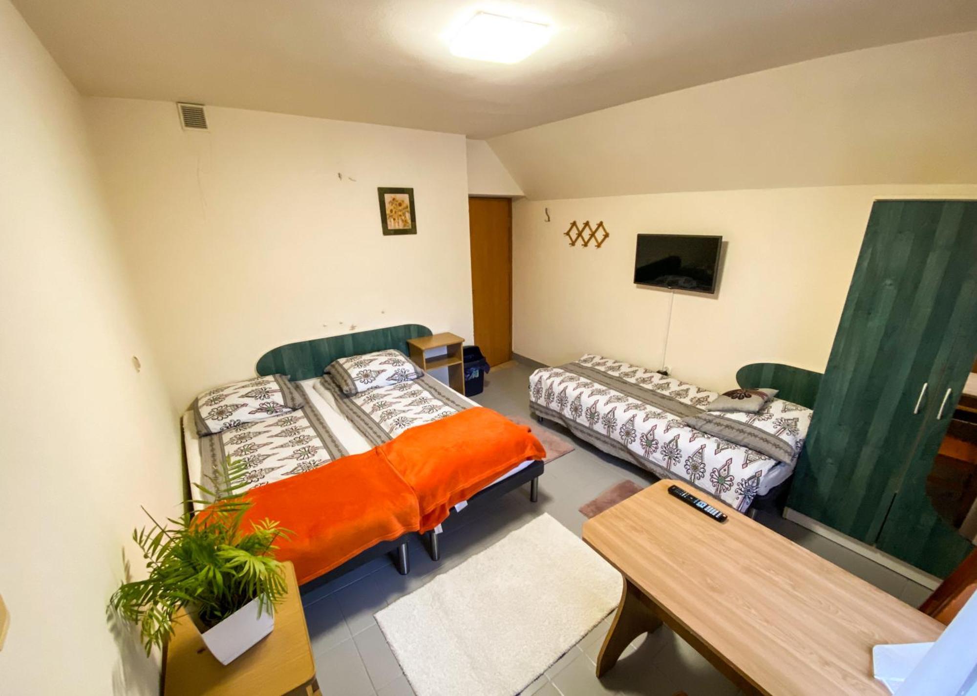 Bed and Breakfast Osrodek Wczasowo-Kolonijny Gron Бялы-Дунаец Экстерьер фото